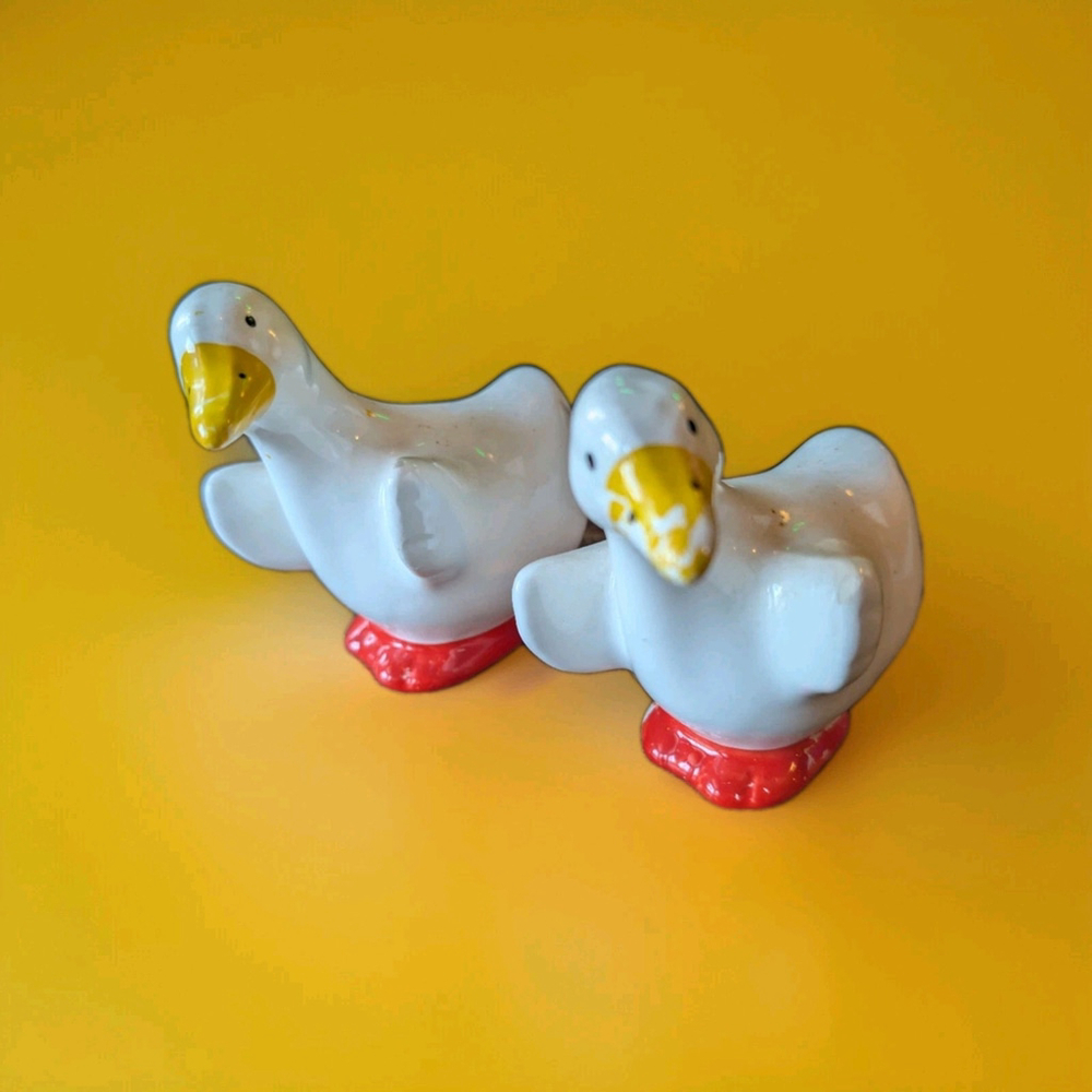 VINTAGE 1960s White Duck Salt And Pepper Shakers